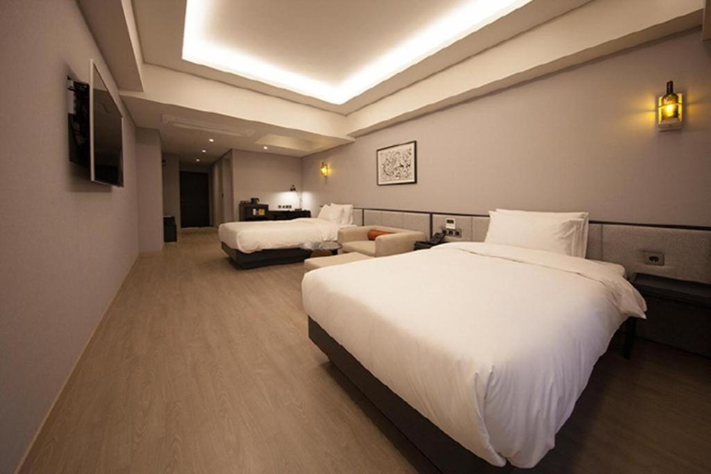 Hound Hotel Yeonsan Busan Esterno foto