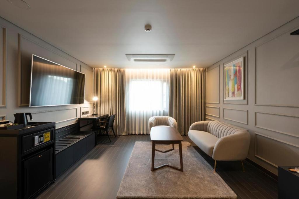Hound Hotel Yeonsan Busan Esterno foto