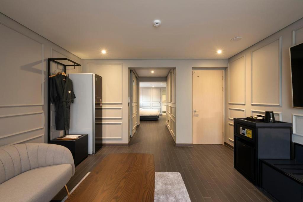 Hound Hotel Yeonsan Busan Esterno foto