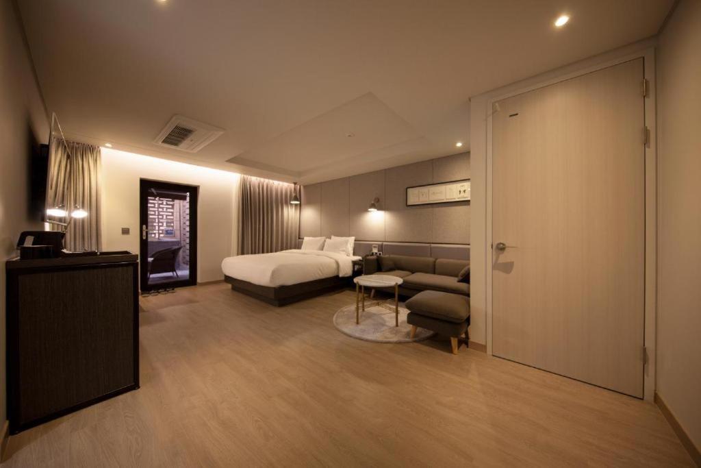 Hound Hotel Yeonsan Busan Esterno foto