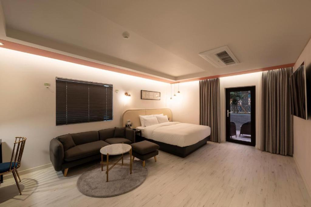 Hound Hotel Yeonsan Busan Esterno foto