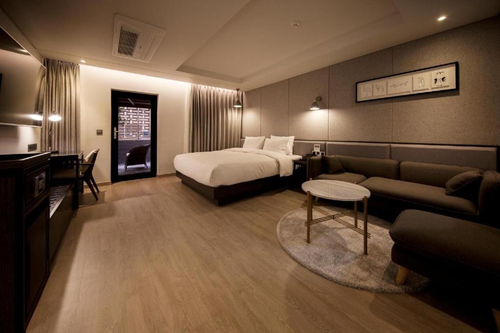 Hound Hotel Yeonsan Busan Esterno foto