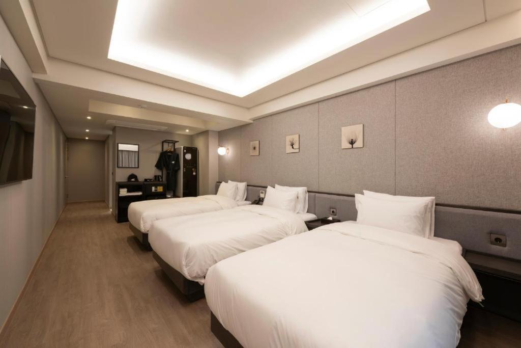 Hound Hotel Yeonsan Busan Esterno foto