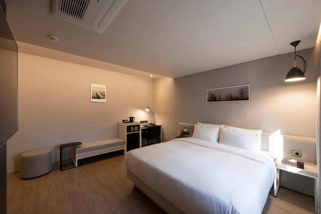 Hound Hotel Yeonsan Busan Esterno foto