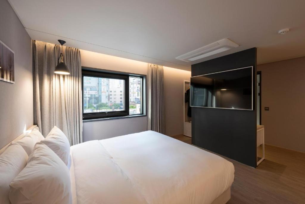 Hound Hotel Yeonsan Busan Esterno foto