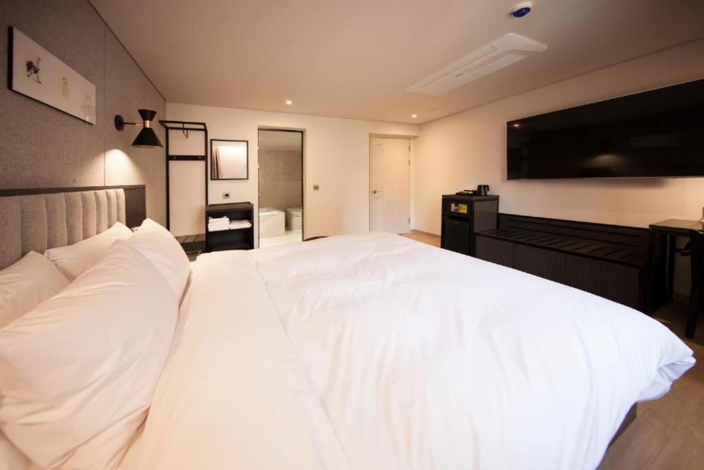 Hound Hotel Yeonsan Busan Esterno foto