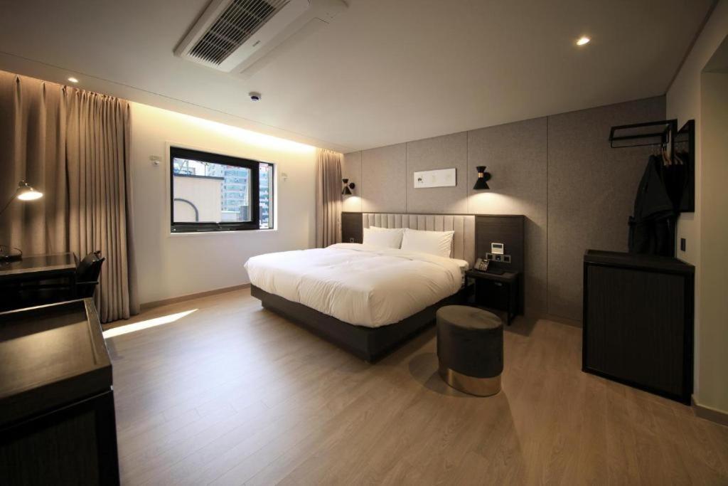 Hound Hotel Yeonsan Busan Esterno foto