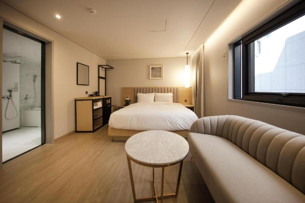 Hound Hotel Yeonsan Busan Esterno foto